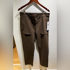 ALO Yoga Men's Dark Brown Cargo Pants
